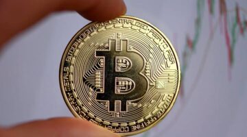 بعد تقليص الرسوم الجمركية.. ما هو سعر عملة “بيتكوين” اليوم الاثنين؟