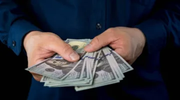 بعد تهديدات ترامب بالرسوم الجمركية.. الاحتياطي الفيدرالي يبرز نقاط ضعف في الاستقرار المالي