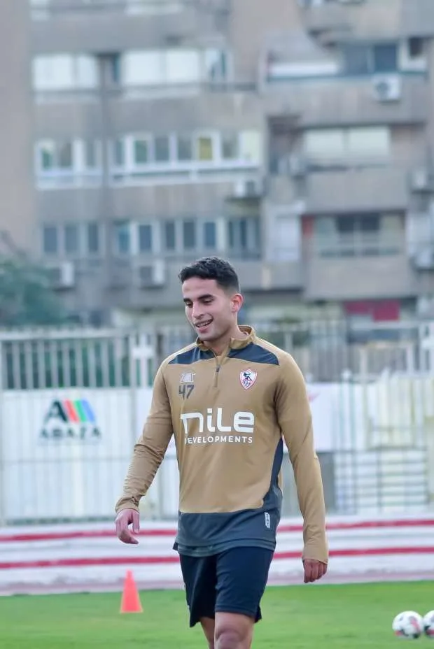 بعد زيزو.. الأهلي يخطط لخطف لاعب جديد من الزمالك