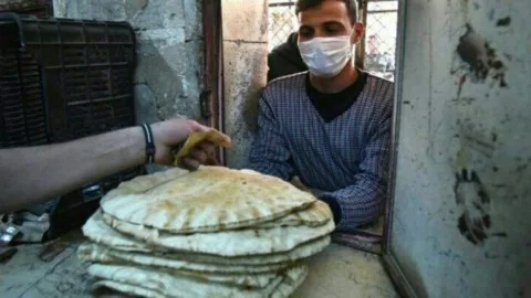 بعد سقوط الأسد.. حكومة الشرع تدرس رفع سعر ربطة الخبز أو إنقاص وزنها!