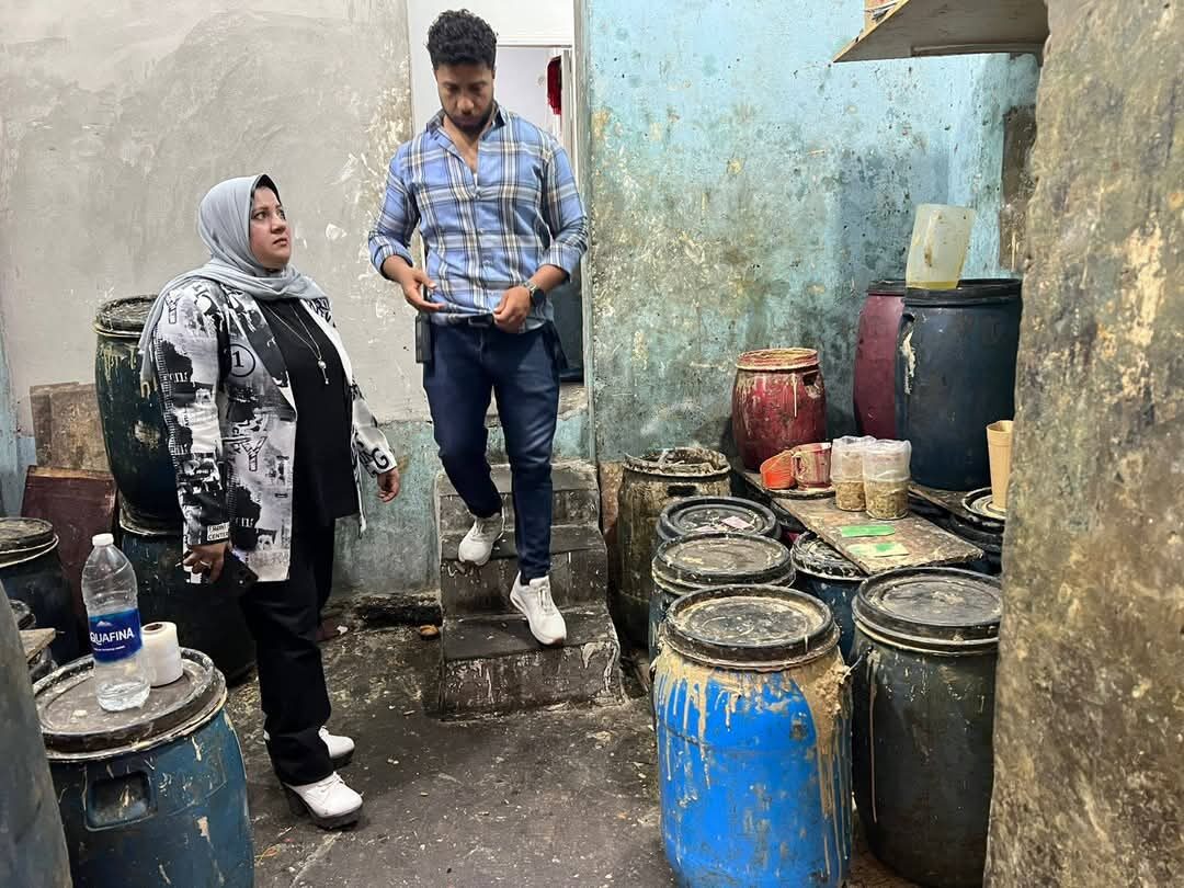 بعد ضبط 1.6 طن طحينة وزيوت فاسدة.. غلق وتشميع مصنع مخالف في الجيزة