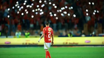 حزن وسط الأجواء الاحتفالية.. دموع علي معلول خلال تتويج الأهلي بلقب الدوري (فيديو)