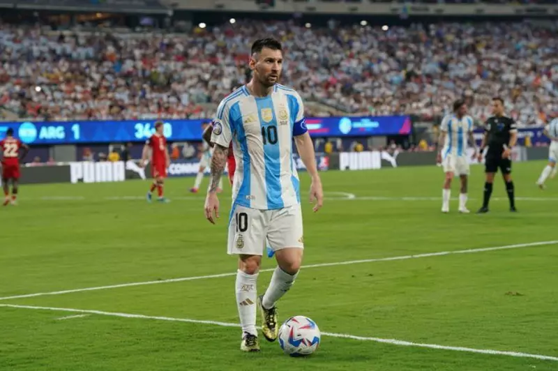 بعد غيابه في مارس، ميسي يعود إلى تشكيلة منتخب الأرجنتين. بعد غيابه في مارس، ميسي يعود إلى تشكيلة منتخب الأرجنتين.
