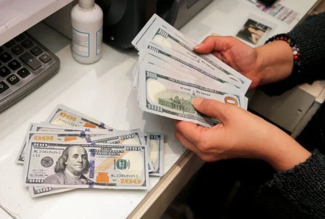 بعد قرار البنك المركزي.. تطورات غير متوقعة في سعر الدولار مقابل الجنيه يوم الجمعة 23 مايو 2025. بعد قرار البنك المركزي.. تطورات غير متوقعة في سعر الدولار مقابل الجنيه يوم الجمعة 23 مايو 2025.