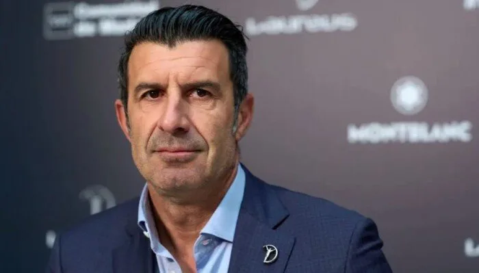 بعد مرور 25 عامًا.. تهمة الخيانة تلقي بظلالها على لويس فيجو في برشلونة بعد مرور 25 عامًا.. تهمة الخيانة تلقي بظلالها على لويس فيجو في برشلونة
