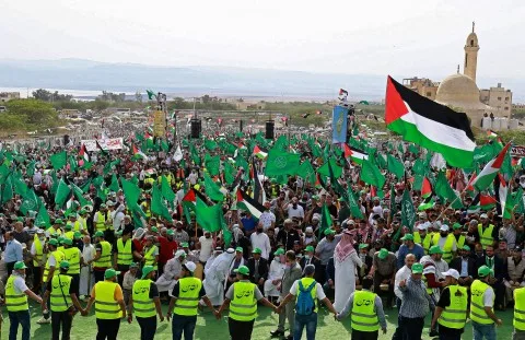 بعد “منع الجماعة”.. من هو “خليفة” الأردن؟ هل يتوجه “الحزب” نحو “انتخابات” تغير القيادة الحالية؟: “استراتيجيات” لتفادي “حل الجبهة” تهيمن على النقاشات وعدة “خيارات” مطروحة أمام “مجلس الشورى”، بينما “التحقيقات” مستمرة.