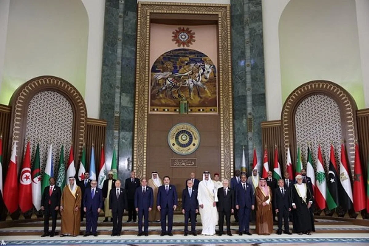 بغداد تُعلن: القمة العربية تؤكد رفضها التام لتهجير الفلسطينيين وتؤكد على أهمية إدخال المساعدات الإنسانية إلى غزة. بغداد تُعلن: القمة العربية تؤكد رفضها التام لتهجير الفلسطينيين وتؤكد على أهمية إدخال المساعدات الإنسانية إلى غزة.