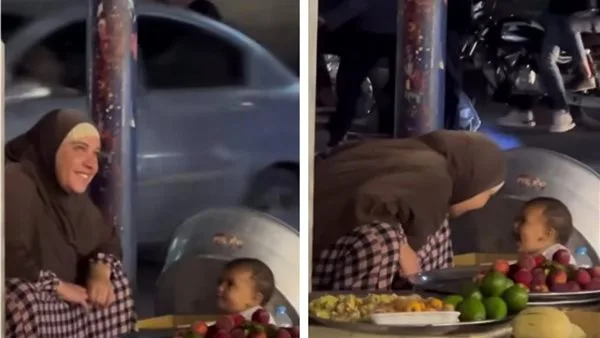بـ رضا وحب.. فيديو لـ بائعة فاكهة تبتسم لـ صغيرها بعفوية يتصدر التريند