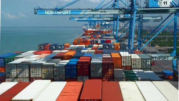 بلغت قيمة الصادرات 4.43 مليار دولار، بزيادة 24% في فبراير 2025. بلغت قيمة الصادرات 4.43 مليار دولار، بزيادة 24% في فبراير 2025.