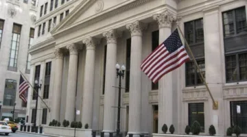 بلومبرج: المصرف الفيدرالي الأمريكي يعتمد خطة لتقليص 10% من كوادره البشرية