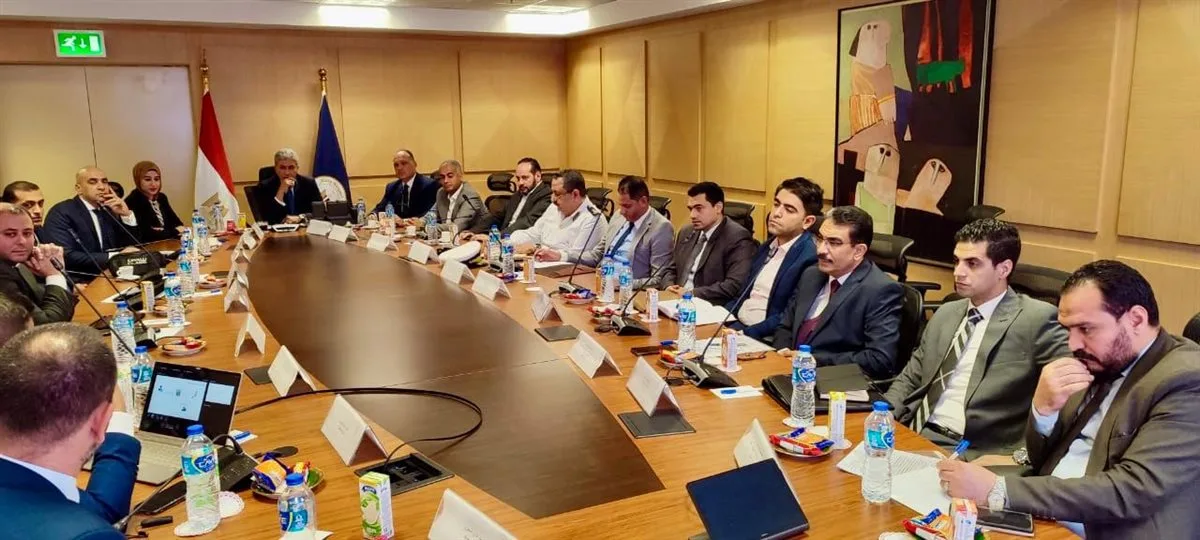 بما في ذلك رمز الاستجابة السريعة: وزير السياحة يجتمع لمناقشة النظام الجديد للتأشيرة الطارئة | صور