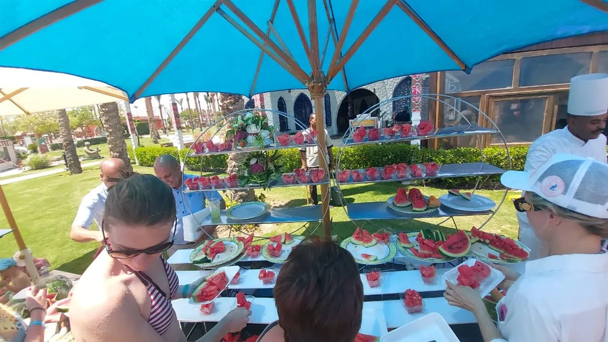 بمشاركة 15 شيف و2 طن بطيخ.. مهرجان البطيخ على شواطئ الغردقة