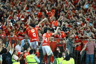 بن شرقي يحدث التاريخ مع الأهلي عقب الفوز بلقب الدوري. بن شرقي يحدث التاريخ مع الأهلي عقب الفوز بلقب الدوري.