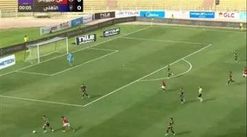 بن شرقي يضع الأهلي في المقدمة أمام سيراميكا كليوباترا في منتصف الشوط الأول من الدوري المصري.
