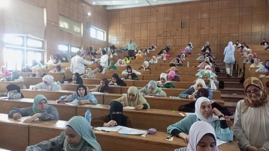 بناءً على جداول الكليات.. بدء امتحانات الفصل الدراسي الثاني في جامعة دمنهور.. صور بناءً على جداول الكليات.. بدء امتحانات الفصل الدراسي الثاني في جامعة دمنهور.. صور