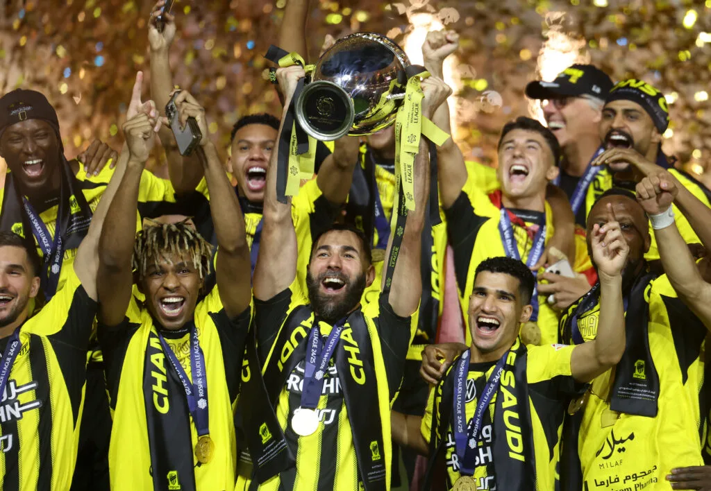 بنزيما يقود احتفالات الاتحاد بتتويجه بلقب الدوري على طريقة يامال بنزيما يقود احتفالات الاتحاد بتتويجه بلقب الدوري على طريقة يامال