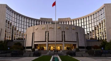 بنك الصين المركزي يثبت سعر الدولار مقابل اليوان ويضخ 448 مليار يوان في السوق المالية.
