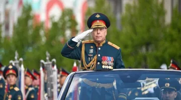 بوتين يوجه بإقالة قائد القوات البرية للجيش الروسي من منصبه