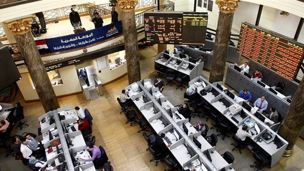 بورصة مصر تتجاوز حاجز 32,200 نقطة بدعم المشتريات المحلية