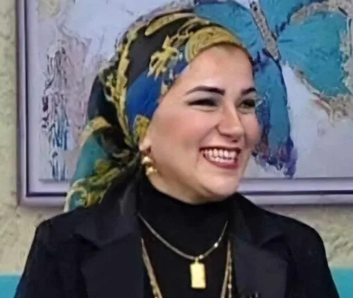 «بوسي» بين السوشيال ميديا و الحمار بالمقلوب!