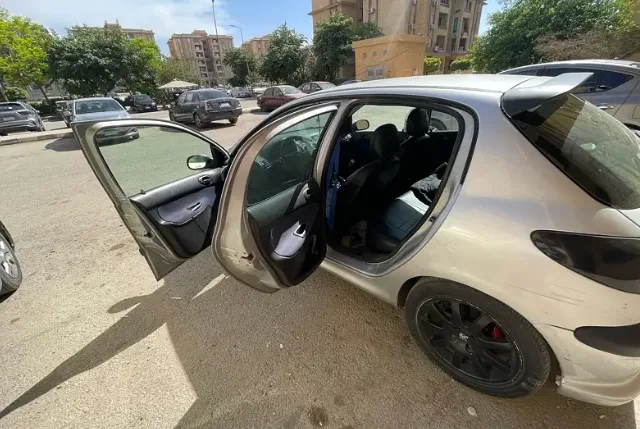 بيجو 206 هاتشباك للبيع بـ 250 ألف جنيه