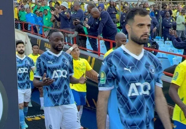 بيراميدز يحافظ على التعادل بدون أهداف مع صن داونز في الشوط الأول من نهائي البطولة بيراميدز يحافظ على التعادل بدون أهداف مع صن داونز في الشوط الأول من نهائي البطولة