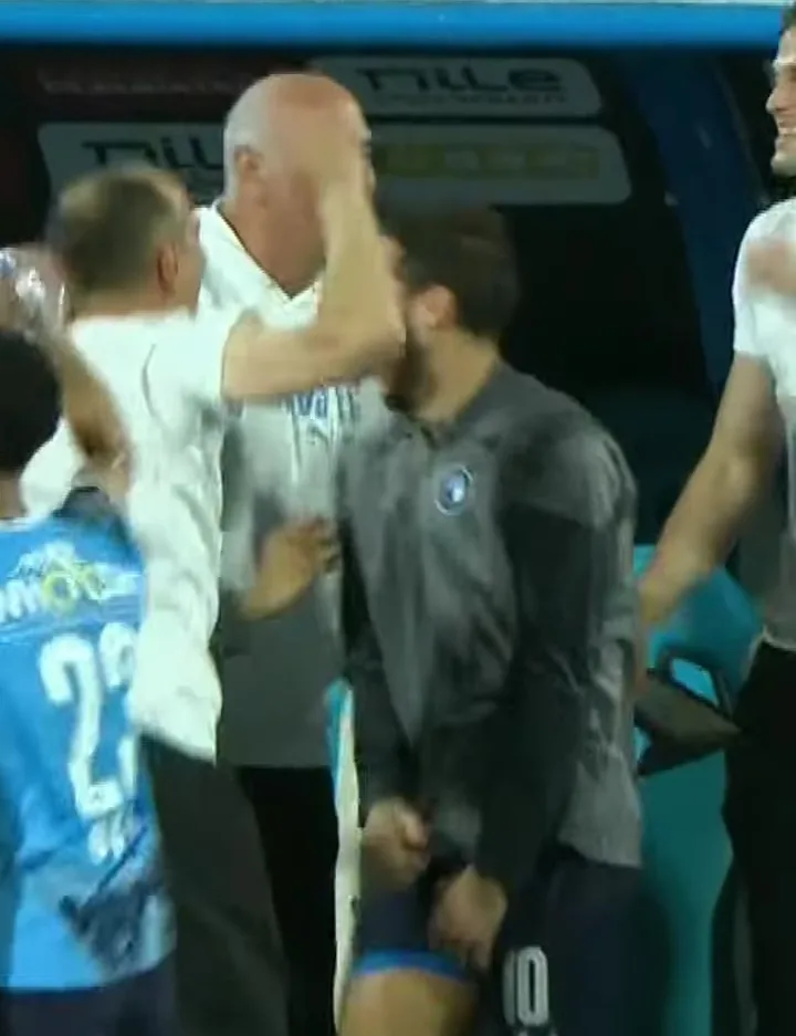 بيراميدز يحتفل بلقب الدوري بعد انتصاره على سيراميكا بخماسية (صور) بيراميدز يحتفل بلقب الدوري بعد انتصاره على سيراميكا بخماسية (صور)