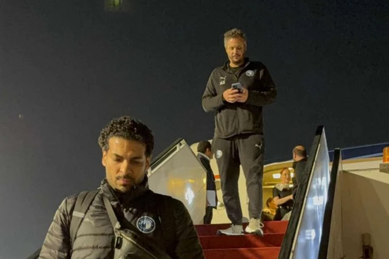 بيراميدز يصل إلى جوهانسبرج لملاقاة صن داونز في نهائي دوري الأبطال الإفريقي. بيراميدز يصل إلى جوهانسبرج لملاقاة صن داونز في نهائي دوري الأبطال الإفريقي.