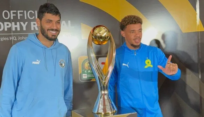 بيراميدز يلتقط لحظات مع الكأس الجديدة لدوري أبطال إفريقيا بيراميدز يلتقط لحظات مع الكأس الجديدة لدوري أبطال إفريقيا