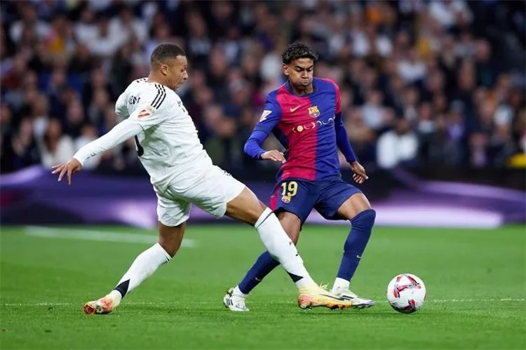 بيريز يتخذ قرارًا هامًا قبل مباراة الكلاسيكو بين ريال مدريد وبرشلونة بيريز يتخذ قرارًا هامًا قبل مباراة الكلاسيكو بين ريال مدريد وبرشلونة