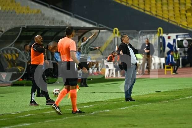 بيسيرو يعلق على مواجهة البنك وغياب الجماهير: هل تُفرض العقوبات على الزمالك فقط؟