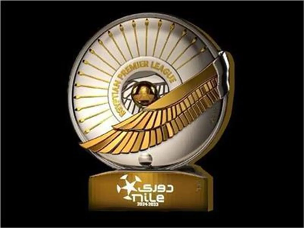 بين الأهلي وبيراميدز.. رابطة الأندية تُعلن عن تسليم درع البطولة في الملعب. بين الأهلي وبيراميدز.. رابطة الأندية تُعلن عن تسليم درع البطولة في الملعب.