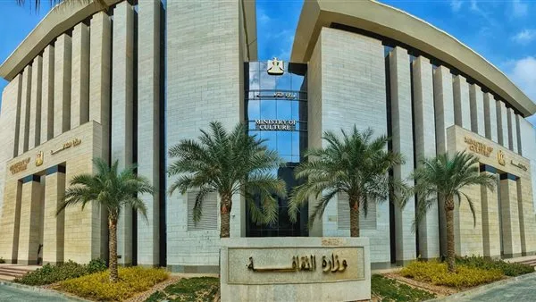 بينها مناقشة كتاب "صفحات من بلادى".. أجندة "الدستور" الثقافية اليوم