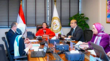 وزيرة البيئة تناقش مع “المقاولون العرب” توسيع تجربة إعادة تدوير نفايات البناء والخشب