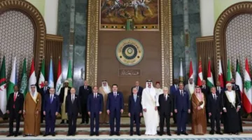 التقاط صورة تذكارية للقادة المشاركين في القمة العربية الرابعة والثلاثين