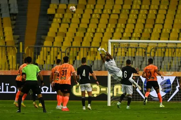 تاريخ لقاءات الأهلي وفاركو: التفاؤل يرافق الفريق الأحمر تاريخ لقاءات الأهلي وفاركو: التفاؤل يرافق الفريق الأحمر