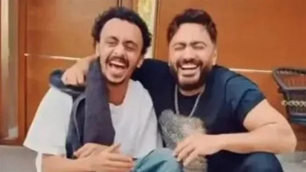 تامر حسني يؤلِف مزاحًا مع كزبرة خلف كواليس أغنية جديدة لهما: “لقد كنت تأكل وتشرب وتنام منذ أسبوع!” (فيديو) تامر حسني يؤلِف مزاحًا مع كزبرة خلف كواليس أغنية جديدة لهما: “لقد كنت تأكل وتشرب وتنام منذ أسبوع!” (فيديو)