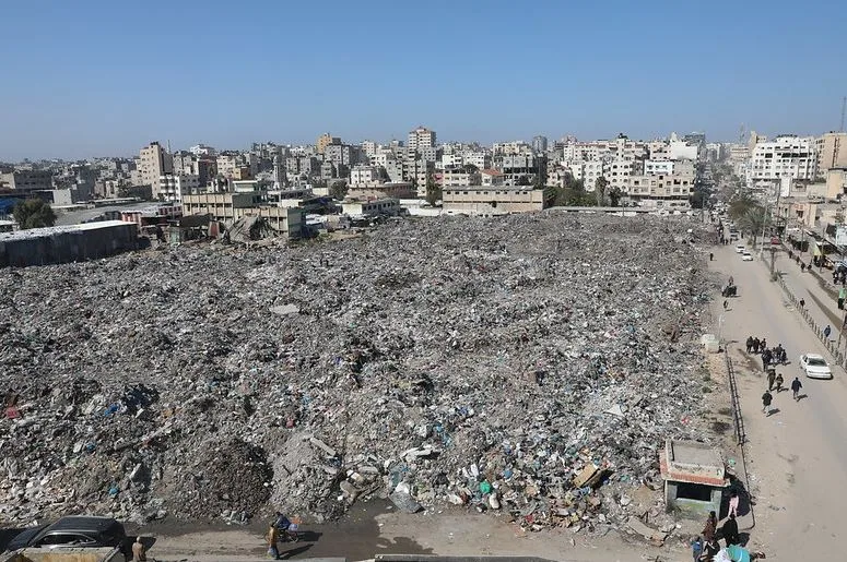 بلدية غزة تصدر نداءً طارئًا لحماية المدينة من أزمة تراكم النفايات بلدية غزة تصدر نداءً طارئًا لحماية المدينة من أزمة تراكم النفايات