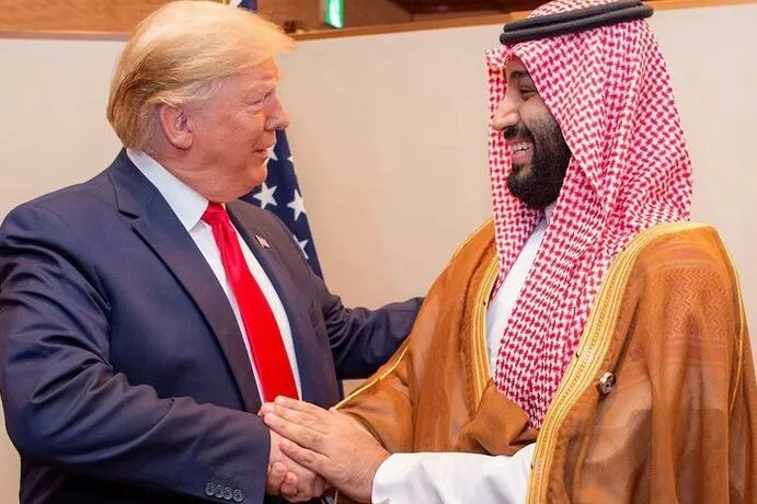 ولي العهد السعودي يستقبل ترامب لدى وصوله إلى الرياض ولي العهد السعودي يستقبل ترامب لدى وصوله إلى الرياض