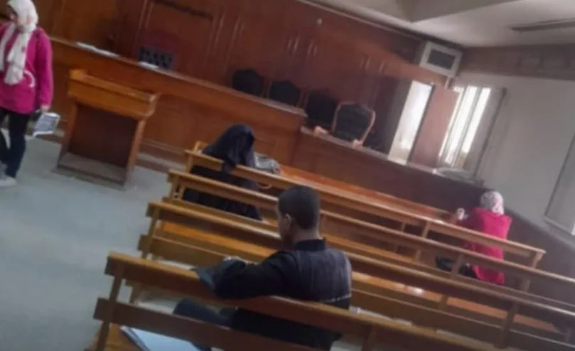 المحامون يُنفذون إضرابًا ليوم واحد أمام المحاكم اعتراضًا على زيادة الرسوم القضائية