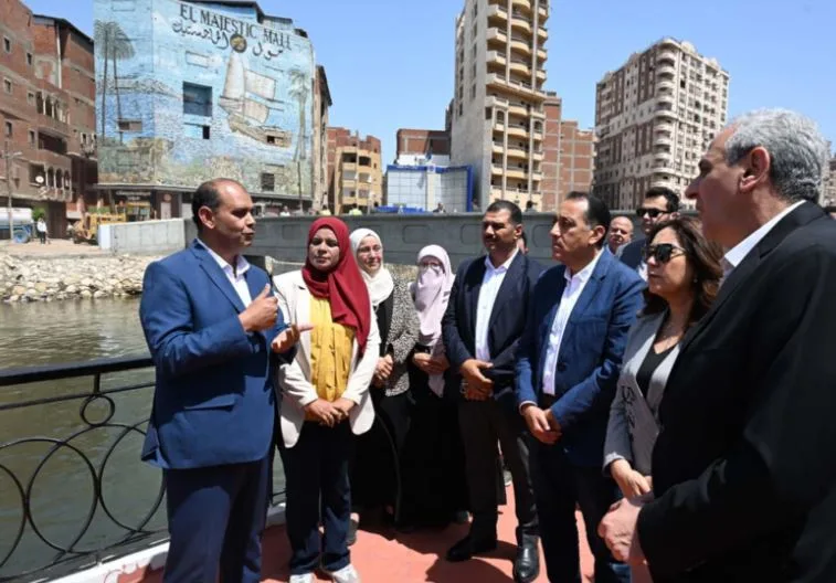 رئيس الوزراء يتفقد أعمال تطوير كورنيش ترعة القاصد