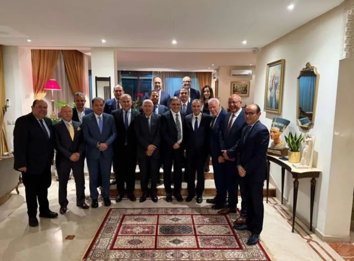 وزير الخارجية يتناول مع رجال الأعمال ورؤساء البنوك المغربية سُبل تعزيز الاستثمارات المغربية في مصر.