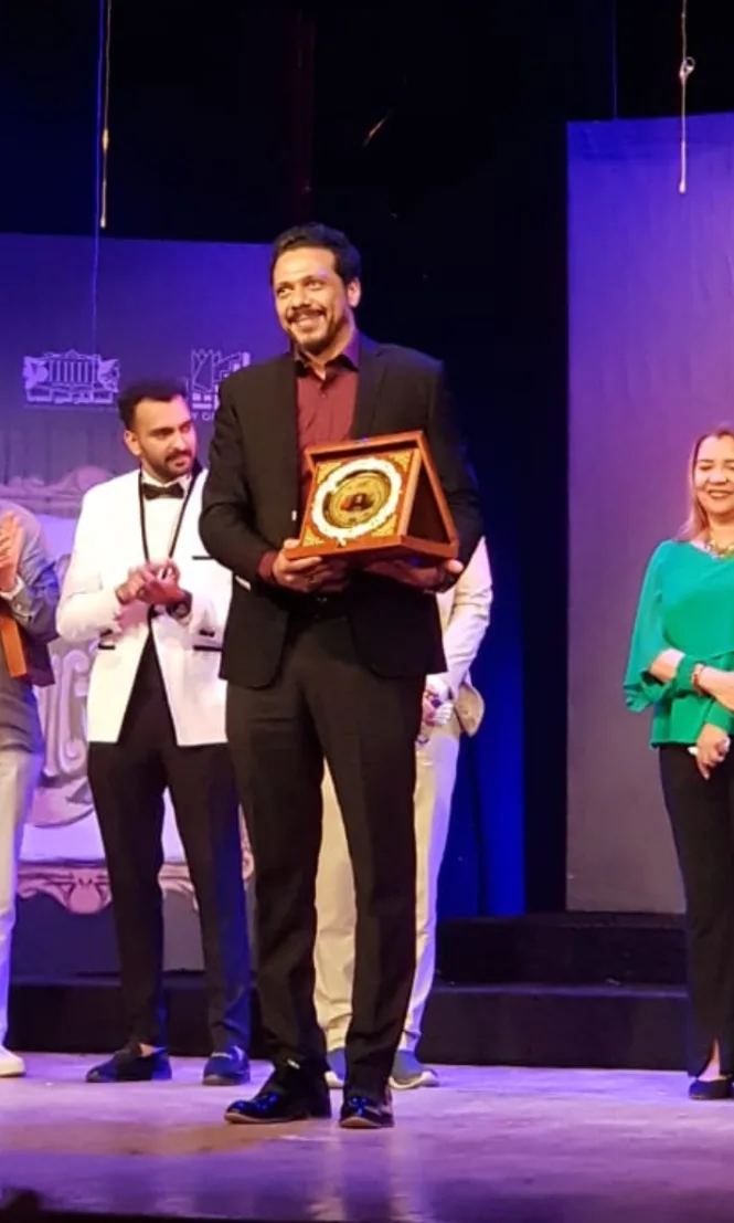 تتويج حمزة العيلي وضياء عبد الخالق في اختتام مهرجان المسرح العالمي بأكاديمية الفنون تتويج حمزة العيلي وضياء عبد الخالق في اختتام مهرجان المسرح العالمي بأكاديمية الفنون