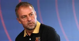 تجديد عقد هانسي فليك مع برشلونة حتى عام 2027