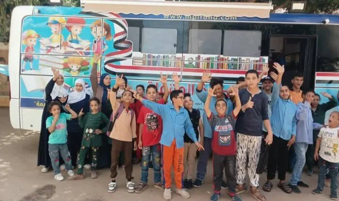 تحت فعالياتها في القرى.. المكتبة المتنقلة لمصر تقوم بزيارة مدرسة سوالم أبنوب للتربية الخاصة