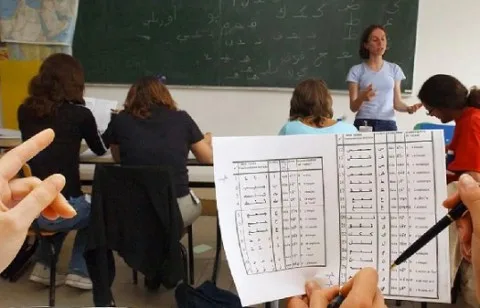 تحديات تعليم اللغة العربية في فرنسا تتعلق بشكل خاص بالسياسة تحديات تعليم اللغة العربية في فرنسا تتعلق بشكل خاص بالسياسة