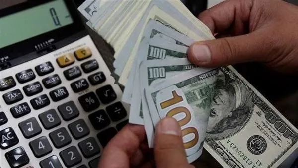 تحديث كل يوم.. آخر سعر للدولار بعد التراجعات الأخيرة بالبنوك ومكاتب الصرافة