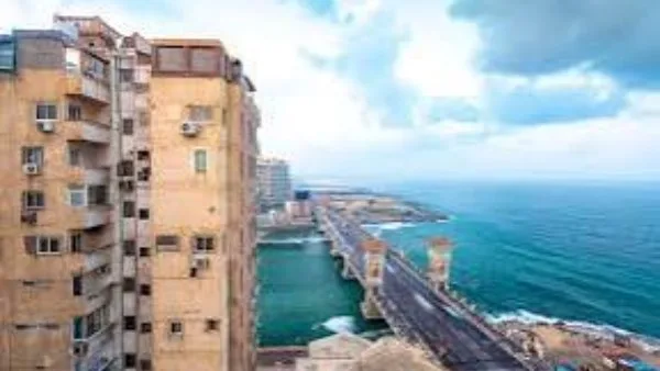 تحذيرات من انهيارات وشيكة لآلاف المباني القريبة من كورنيش الإسكندرية..تفاصيل