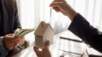 تحصل على عمولة مقابل شراء بعض الأشياء للآخرين.. ما هو الحكم الشرعي؟
