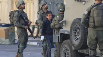 تحقيق يكشف عن استخدام الجيش الإسرائيلي للفلسطينيين كدروع بشرية في غزة: أوامر من القادة للبحث عن الأنفاق والمتفجرات.